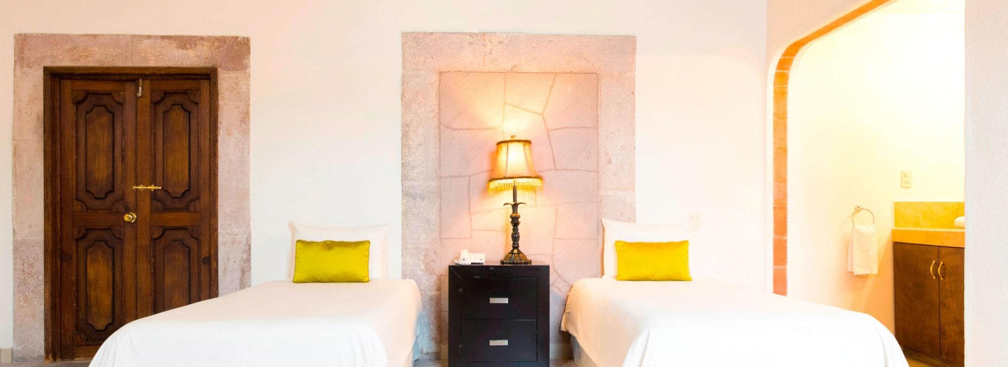 Hotel Expres By Hosting House Morelia Extérieur photo
