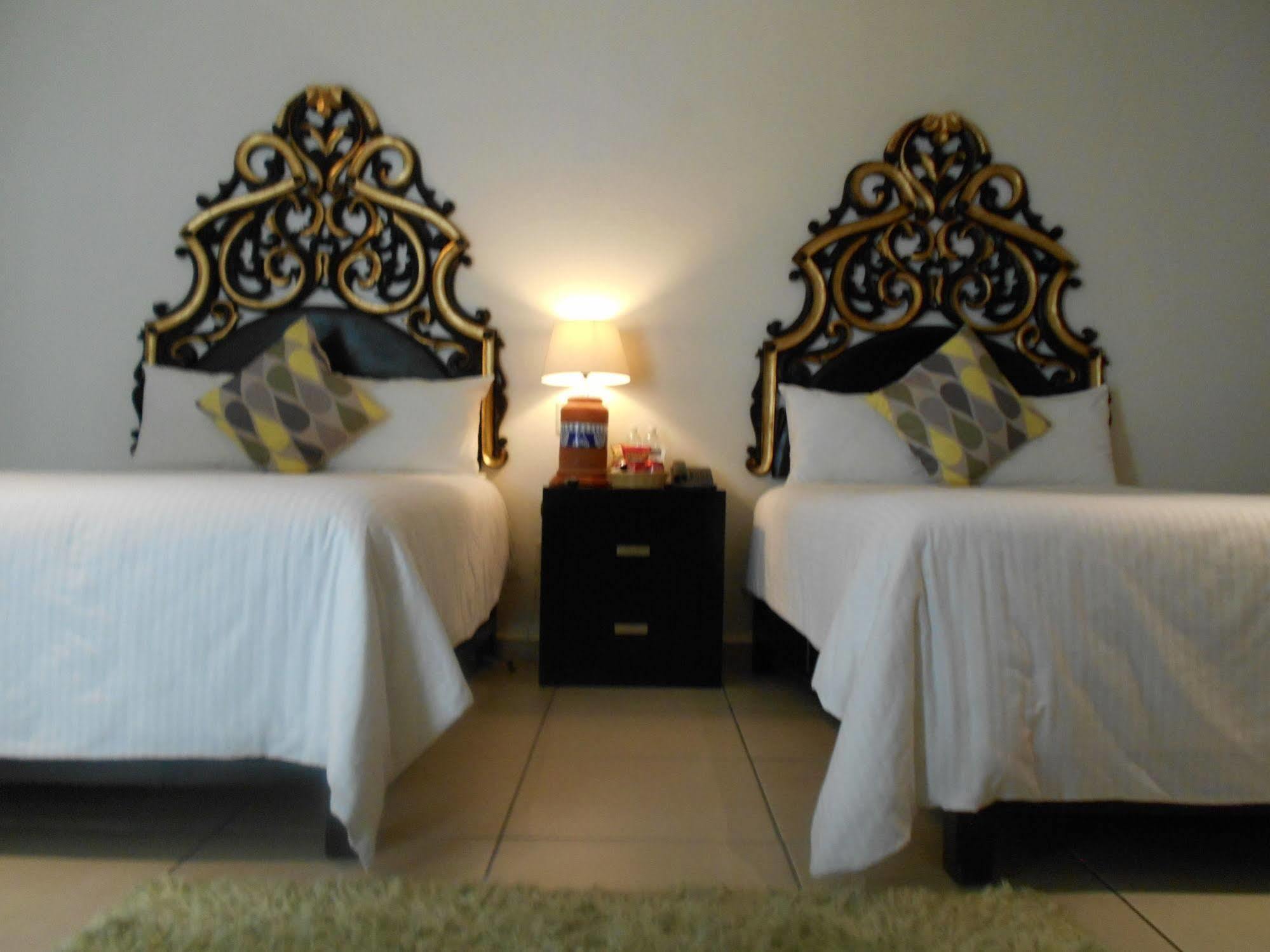 Hotel Expres By Hosting House Morelia Extérieur photo