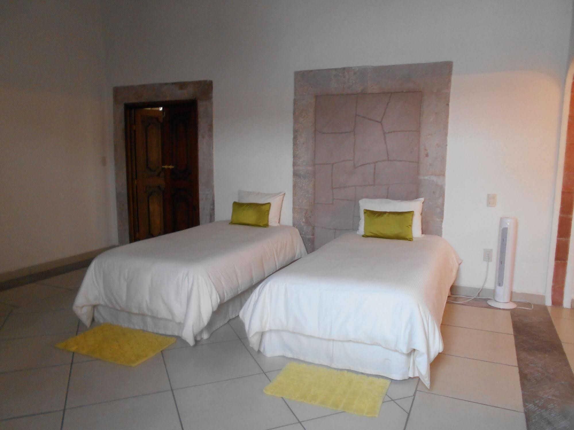 Hotel Expres By Hosting House Morelia Extérieur photo