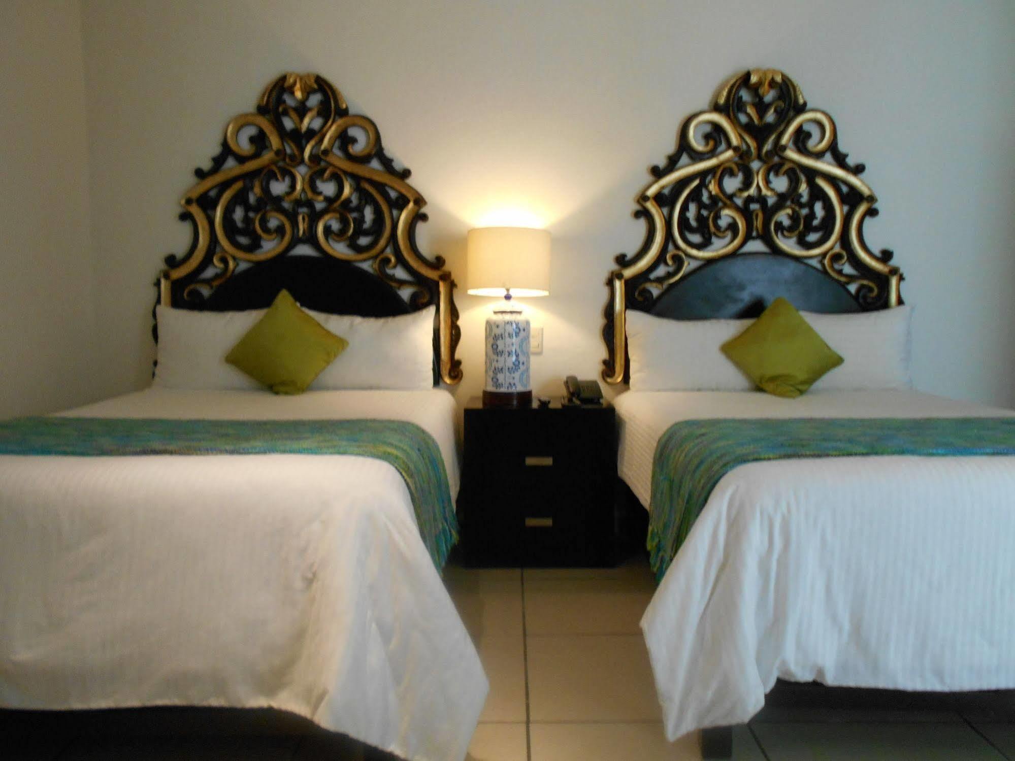 Hotel Expres By Hosting House Morelia Extérieur photo