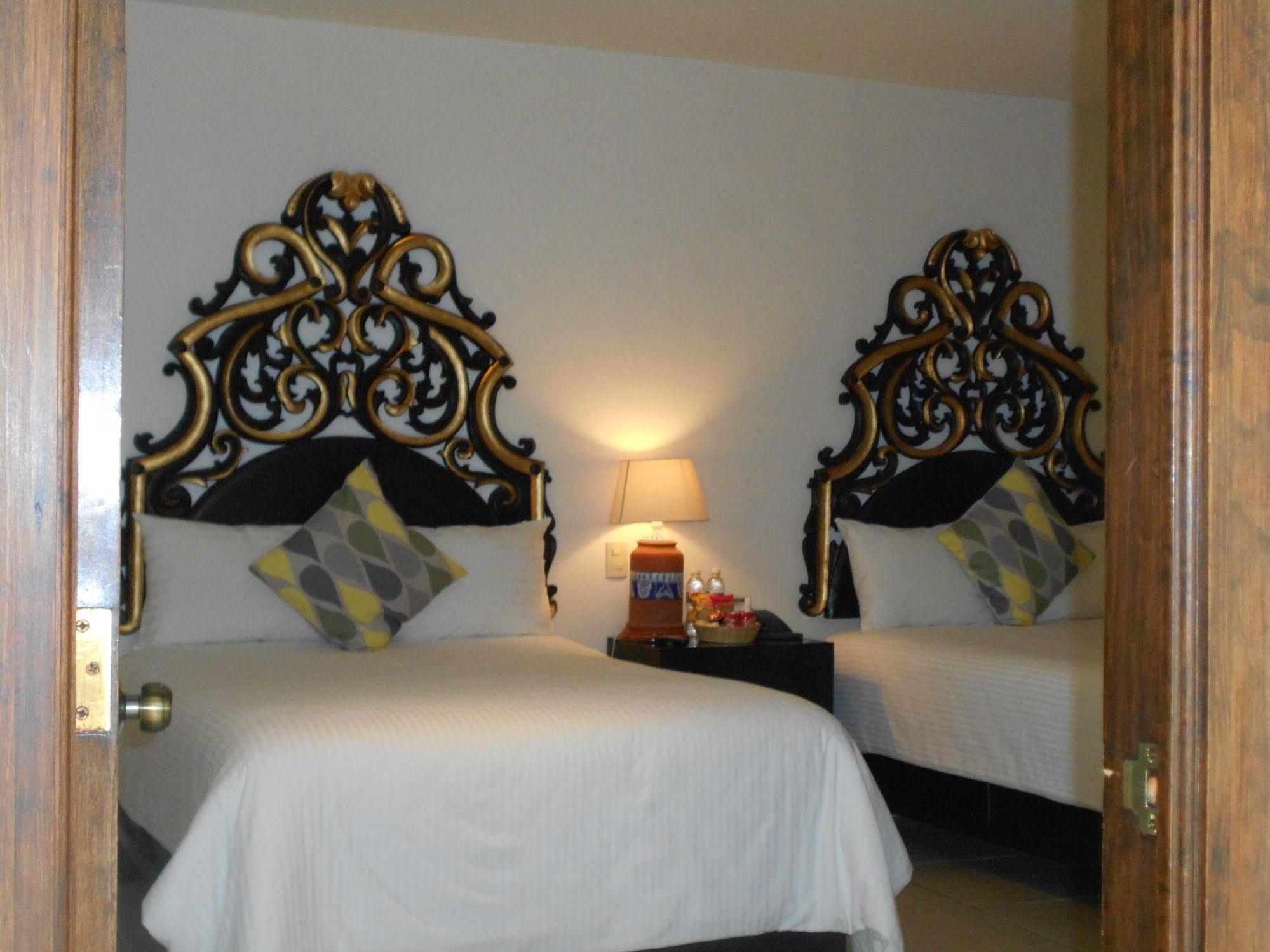 Hotel Expres By Hosting House Morelia Extérieur photo